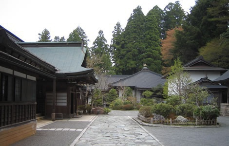 高野山奥の院・佛舎利宝塔